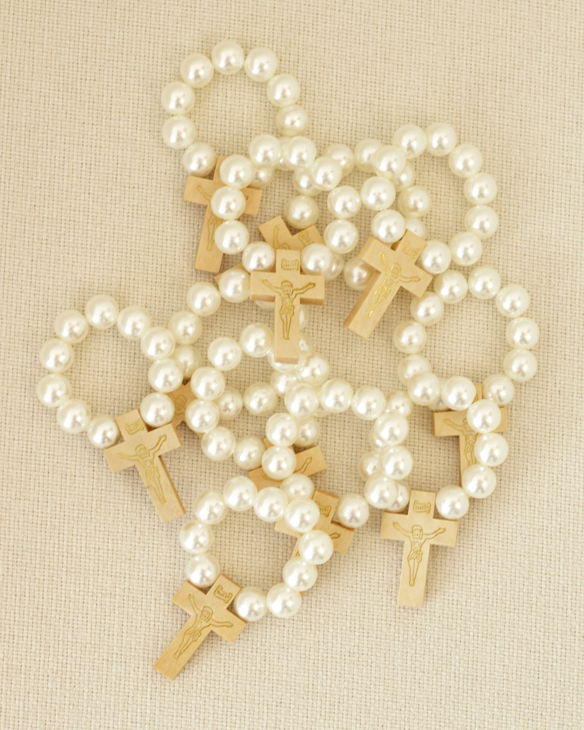 Denario de Perlas por docena con cruz de madera, ideales para bautizos y comuniones.